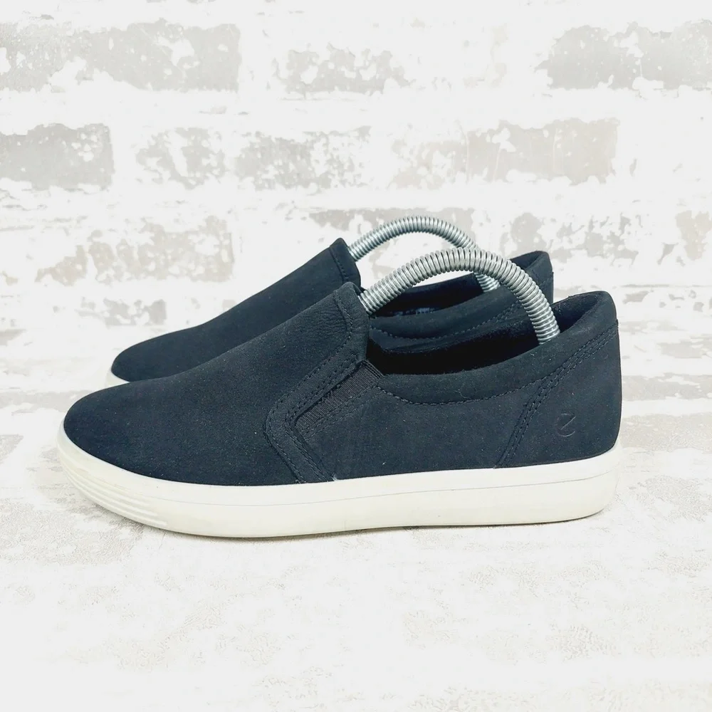 NEW ECCO Slip On Sneakers Women 5 Black Canvas Comfort Casual Chic M540